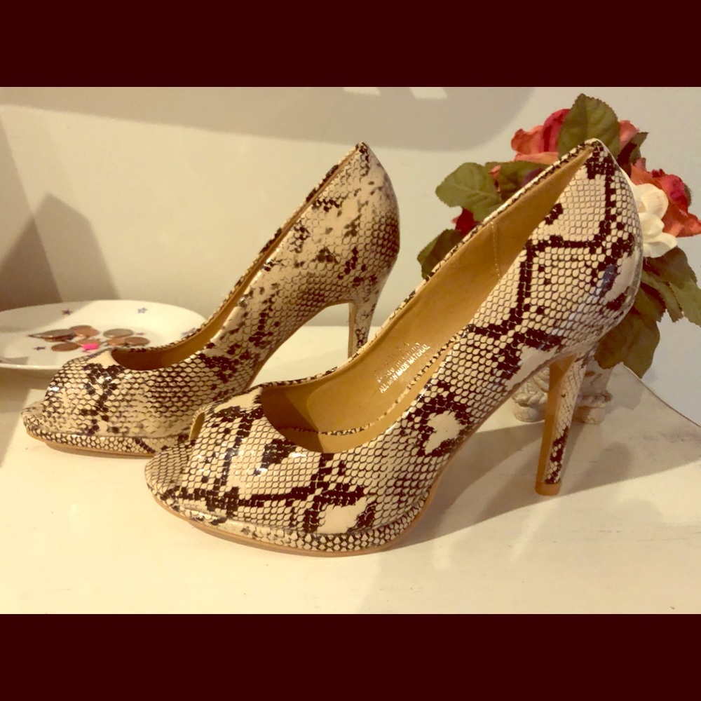 Snakeskin print gorgeous heels never worn !!